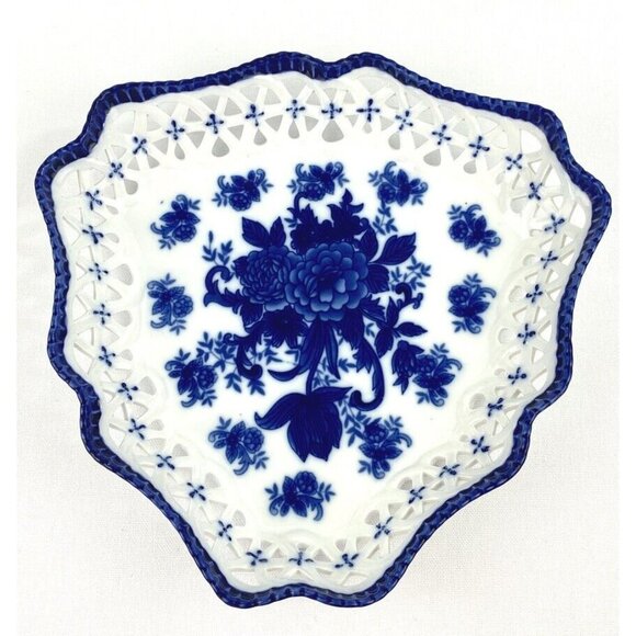 Serving Dish Cobalt & White Heart Shaped Scalloped Lattice Edging Floral Center - Picture 1 of 12